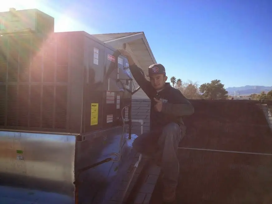 HVAC technician performing HVAC Inspection on a rooftop unit in Oak Lawn